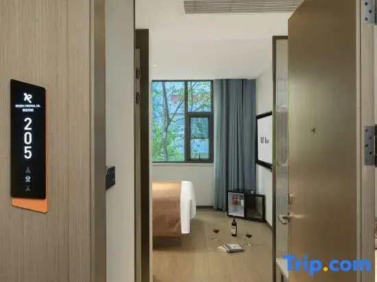 Rezen Proyal  Hotel (Guangzhou TaiKoo Hui Tiyuxi Road Metro Station)
