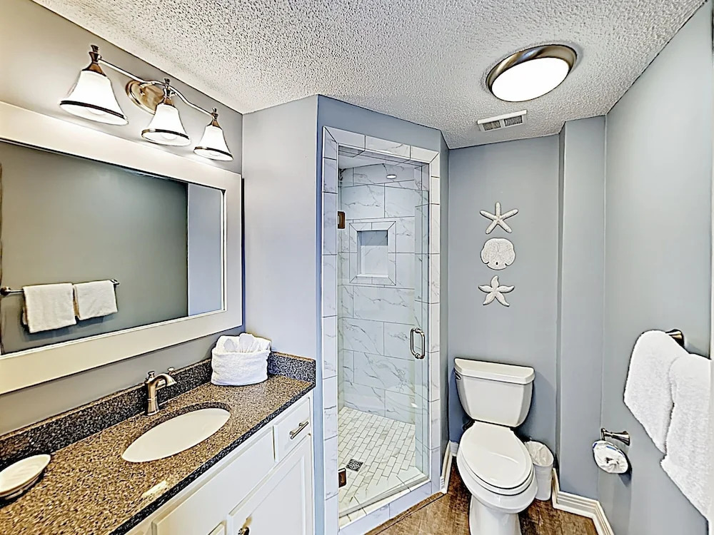 New Listing! Beachfront Corner-unit W/ Pools 3 Bedroom Condo