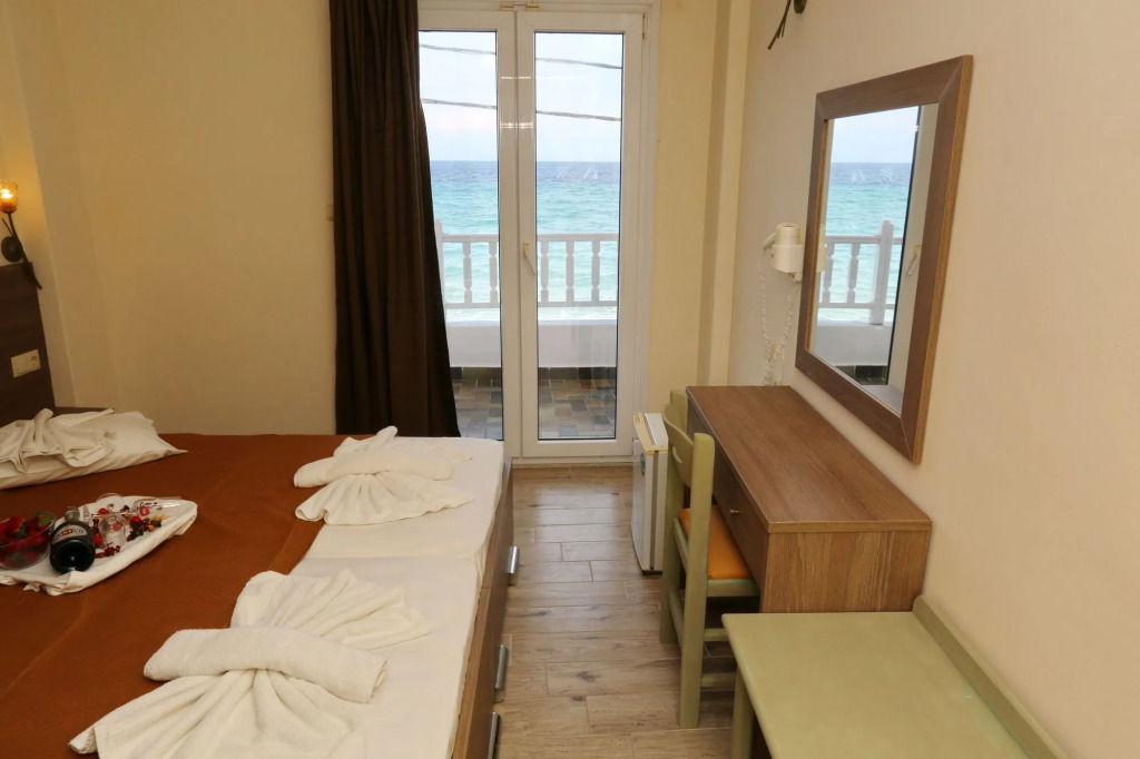 Summer Beach Hotel