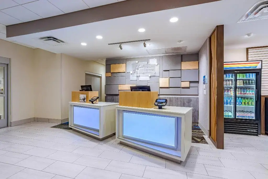 Holiday Inn Express & Suites Elkhart North by IHG