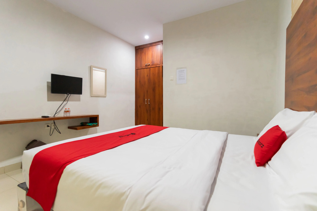 RedDoorz Syariah near Titi Bobrok Medan