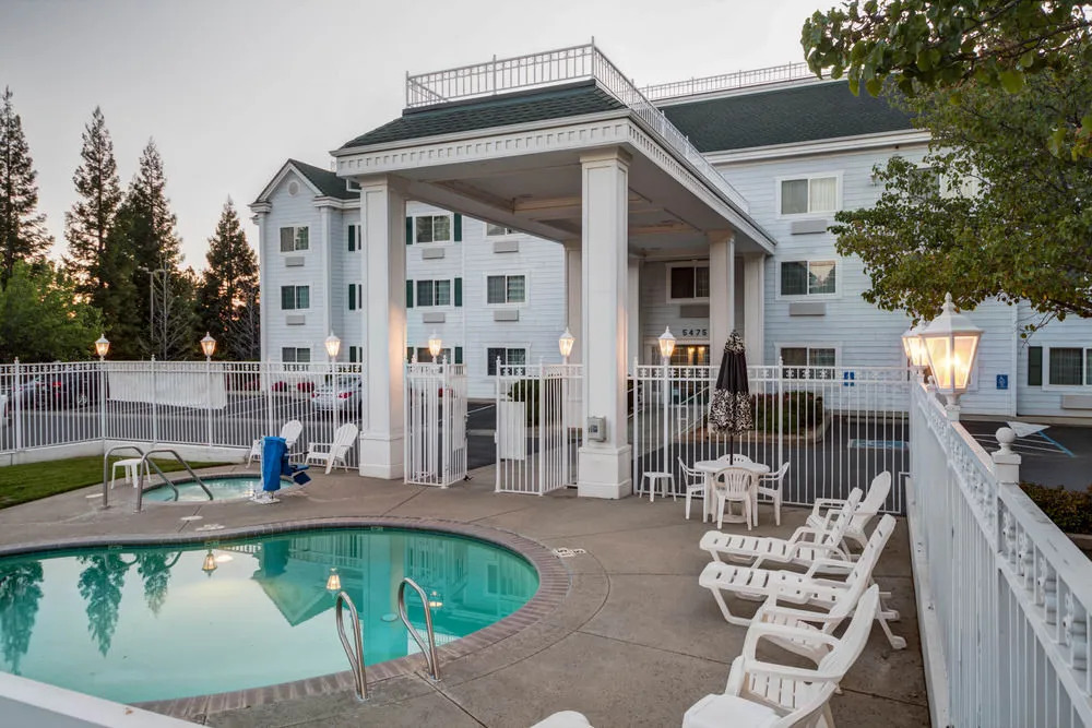 Paradise lodge