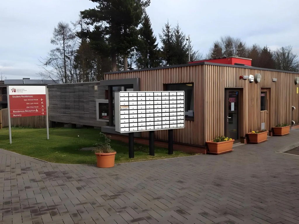 Perth Youth Hostel and Apartments