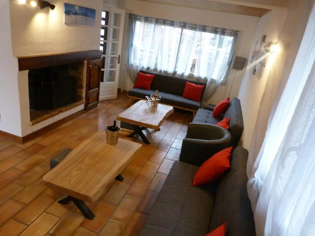 Grand Gîte Saint-Lary centre pour 15 pers. pouvant accueillir jusqu’à 17 pers.