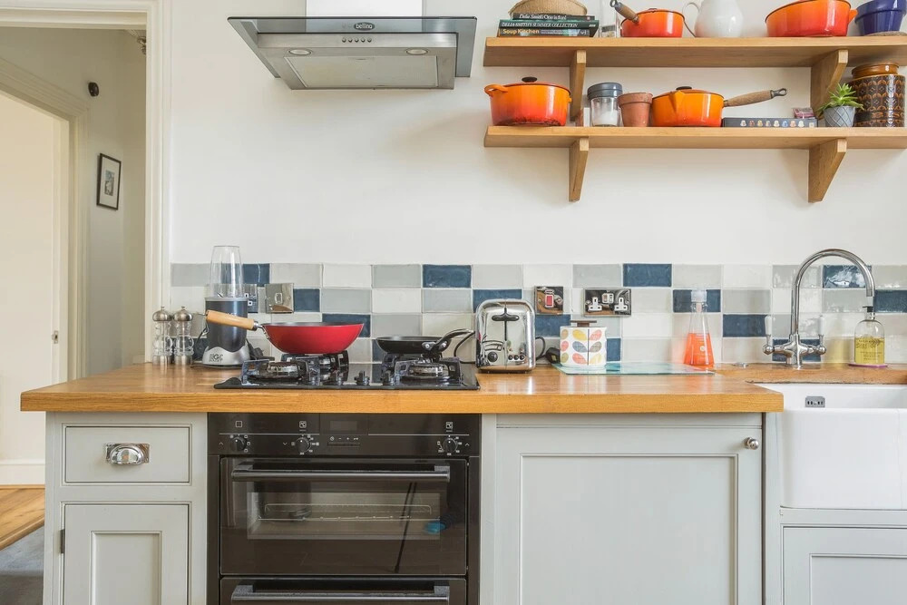Vintage Regents Park Apartment