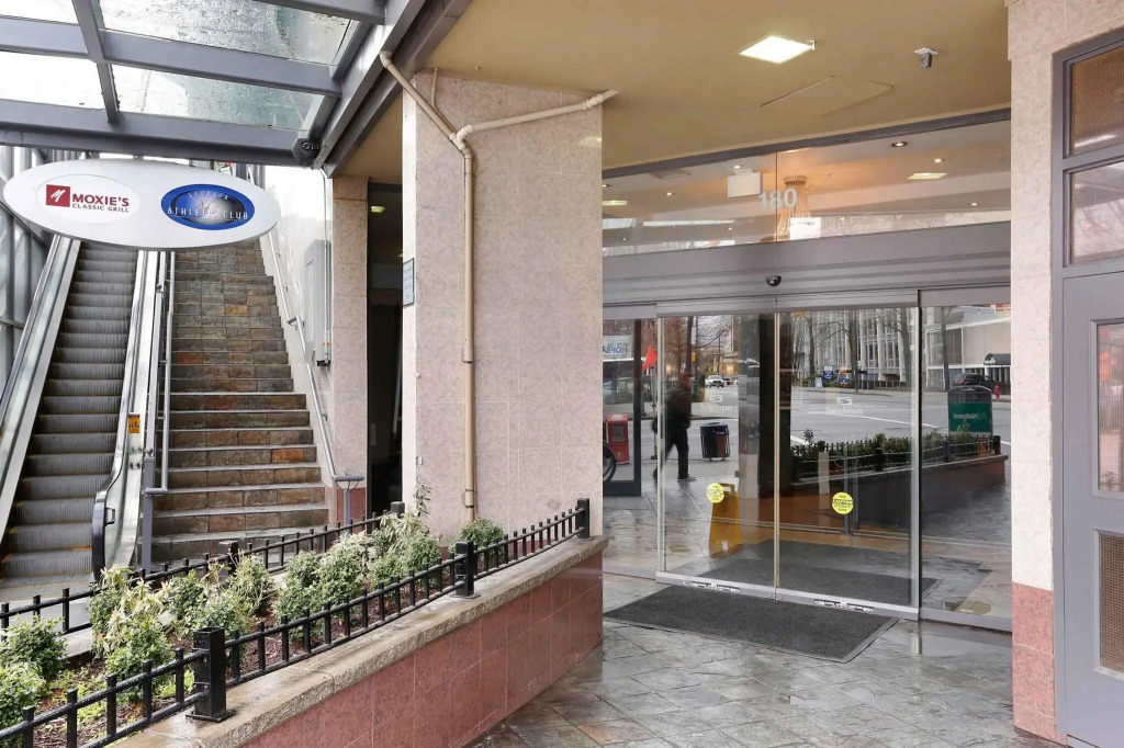 Sandman Signature Vancouver Downtown Hotel