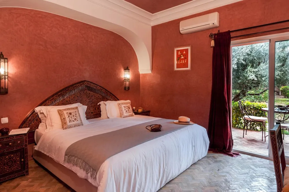 Charming villa in the heart of Marrakech palm grove