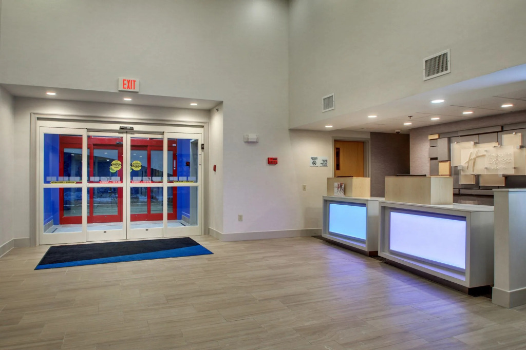 Holiday Inn Express & Suites - Lincoln East - White Mountains by IHG