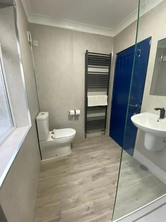 Harewood Lodge - Single and Double Rooms Self Serve Apartment