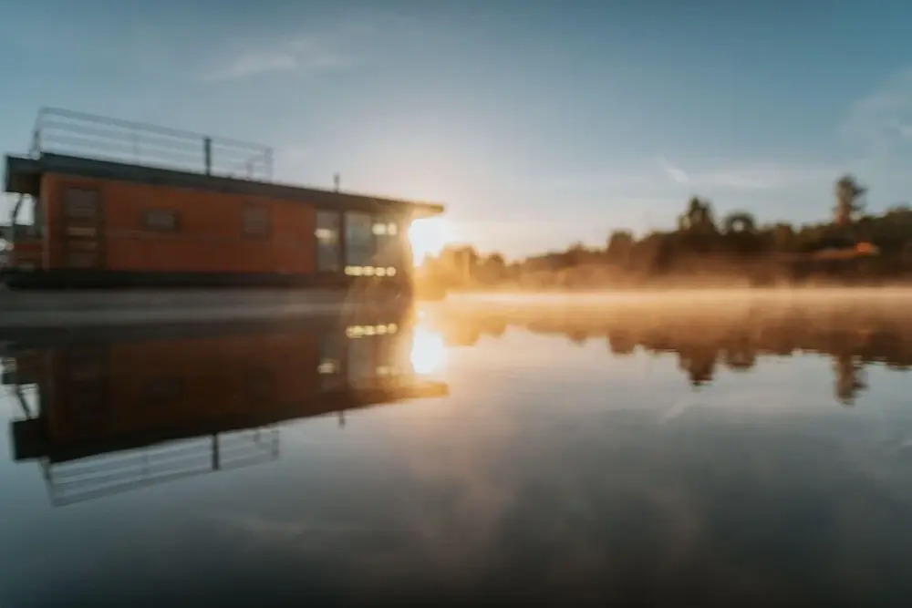 Hausboot am See