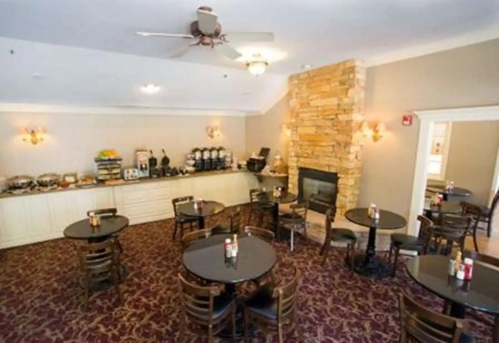 Pelican Inn & Suites
