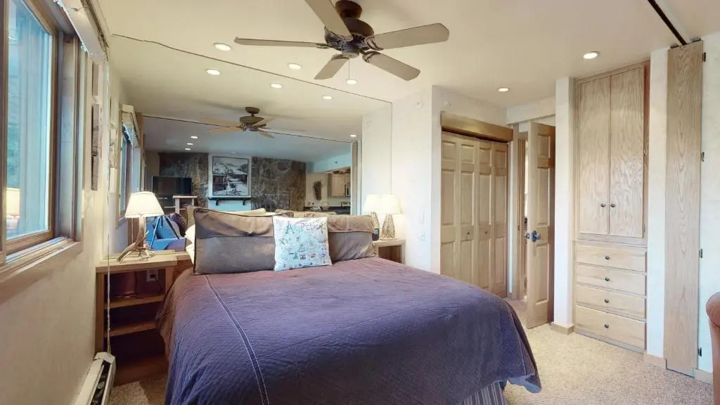 Laurelwood Condominiums Studio Premier Unit 306