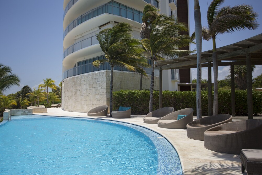 Beautiful Beachfront Apartments