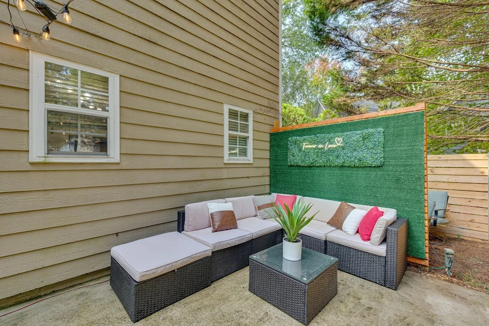 Smyrna Home w/ Deck & Patio: 17 Mi to Downtown ATL