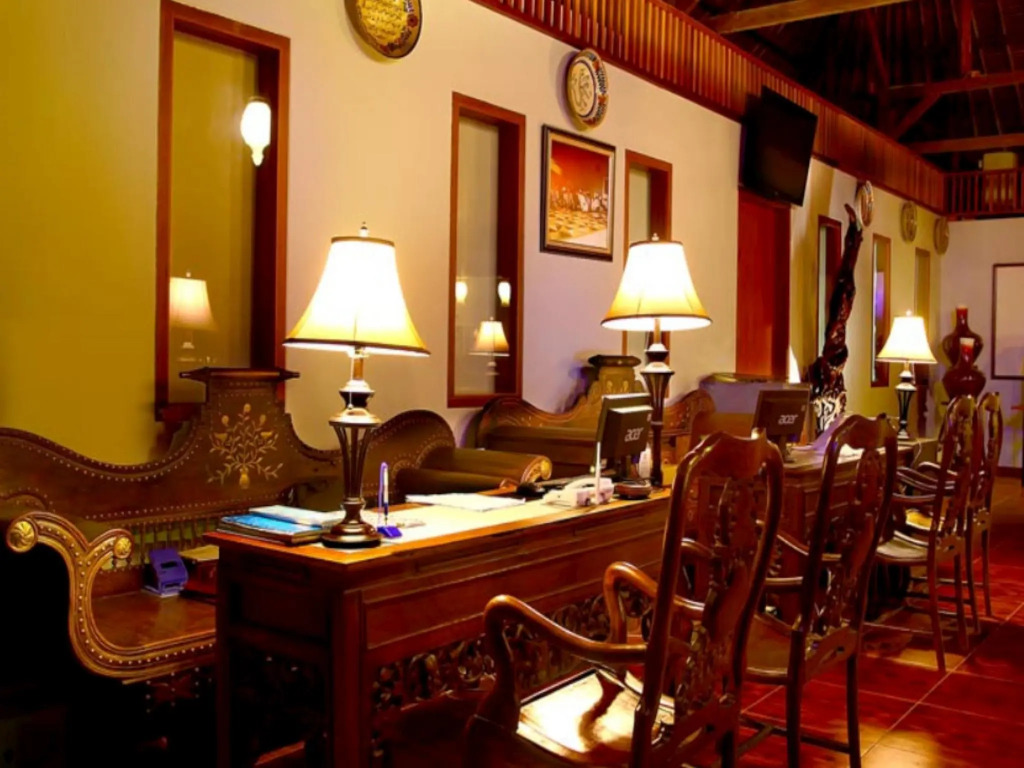 Grand Royal BIL Hotel