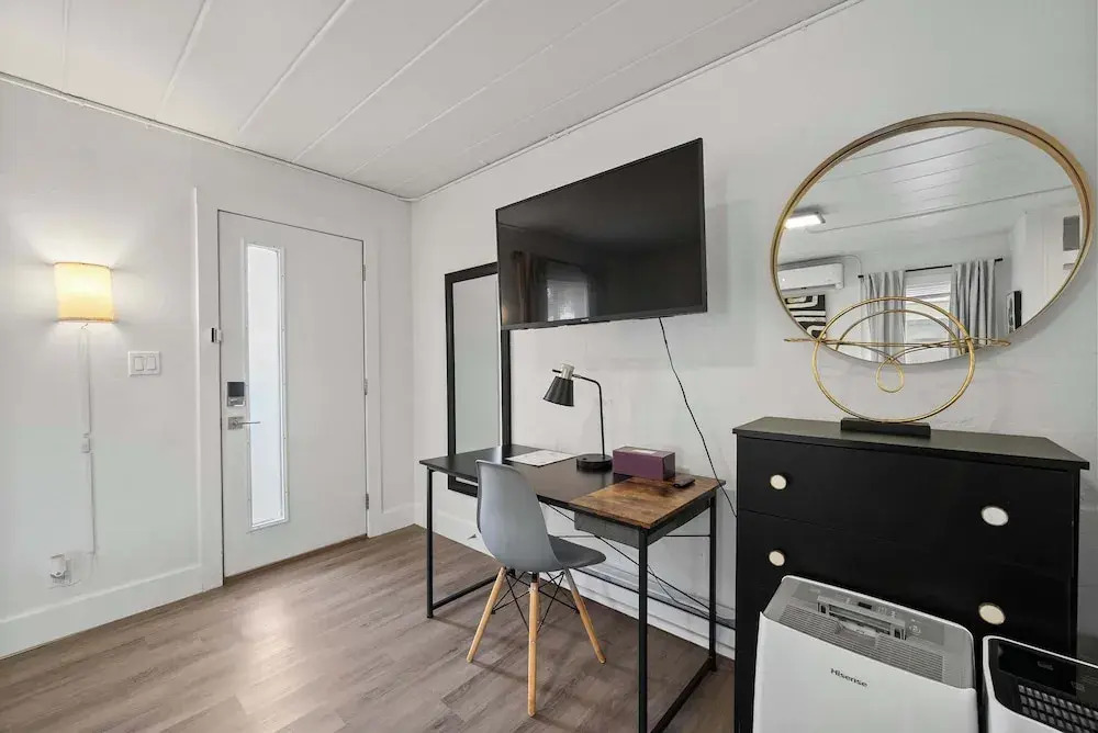 Chic City Retreat 97 Sleeps 2!