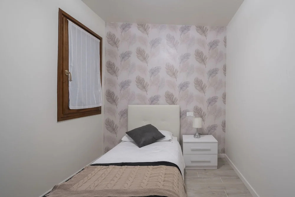 Apartments in San Marco with Canal View by Wonderful Italy
