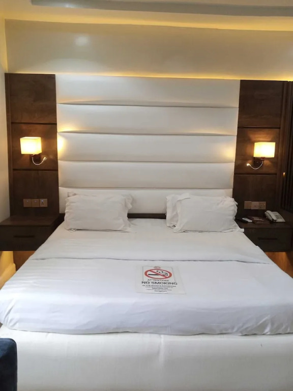 Ten15 Hotel & Suites