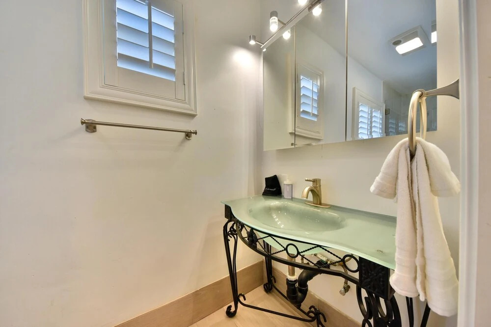 Lovely Modern Studio Near Disneyland, Bars, & Food