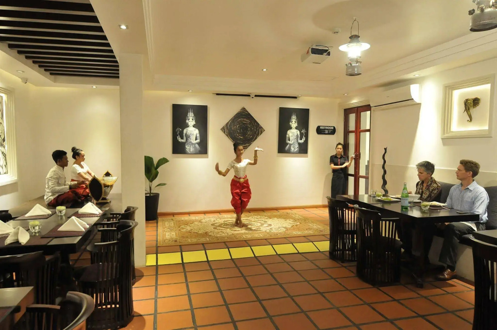 La Rose Suites