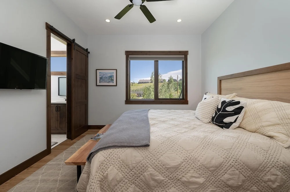 Hay Meadow Lodge 3 Bedroom Townhouse by RedAwning