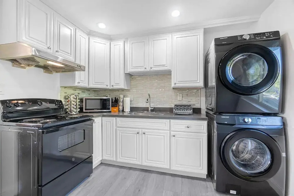 2BR APT with Brand new super quite AC, Washer, Dryer, Free EV Station, Free Parking in Cupertino