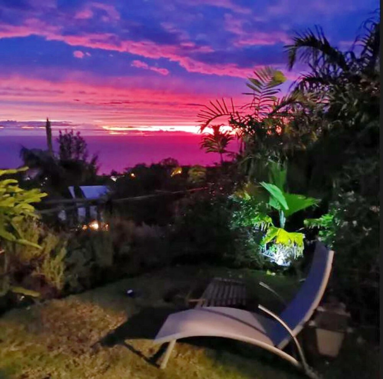 Apartment With one Bedroom in Saint-leu, With Wonderful sea View, Enclosed Garden and Wifi