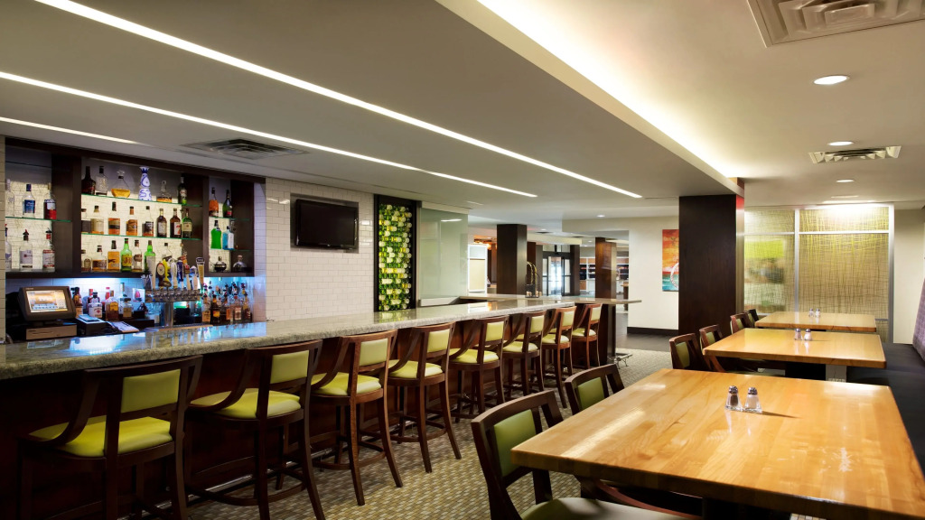Holiday Inn Clark - Newark by IHG