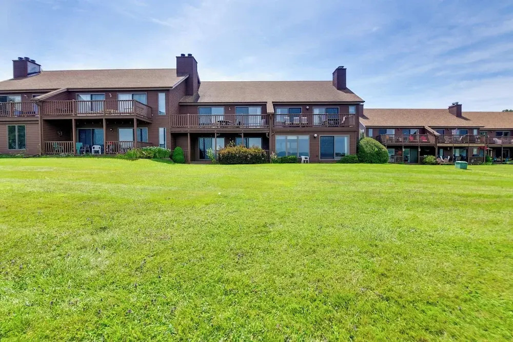 Lake Memphremagog Access: Newport Condo w/ Balcony