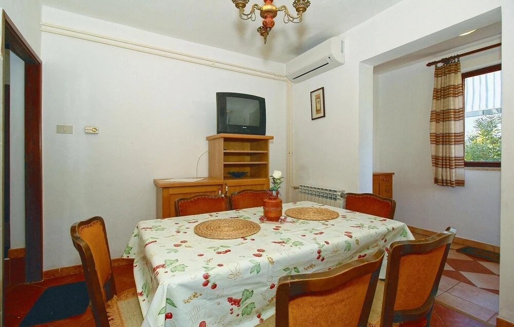 Awesome Apartment in Porec With 2 Bedrooms