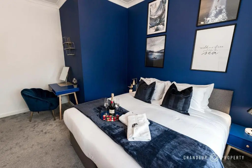 Lovely 2-Bedroom Flat with Parking , Free WiFi