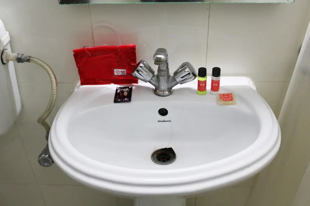 OYO 1818 Hotel Central