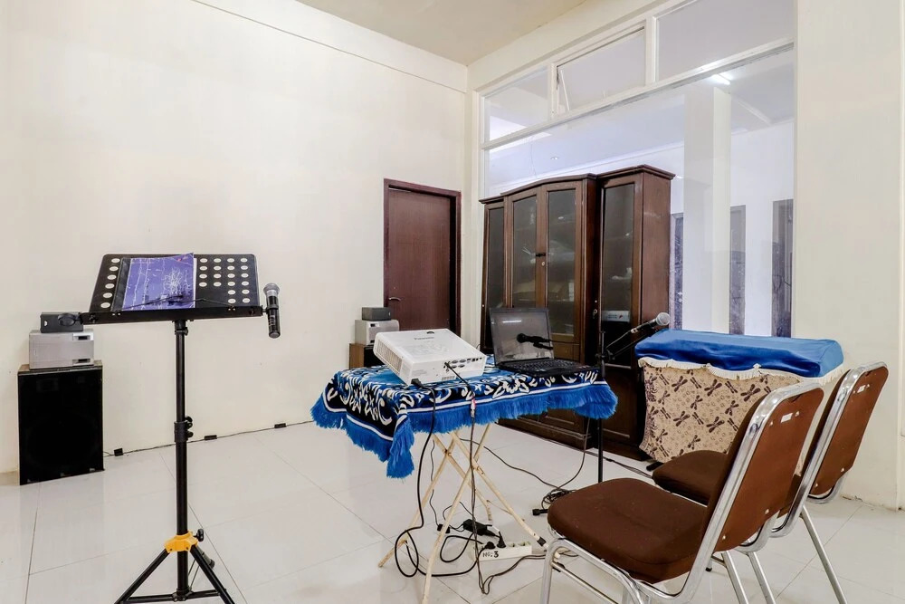 Urbanview Hotel Ling near Jawa Timur Park 2