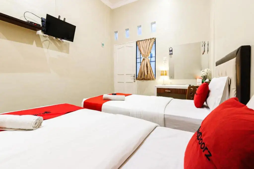 RedDoorz Plus near Universitas Sumatera Utara