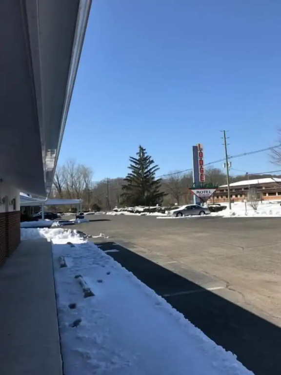 Laurel Notch Motel