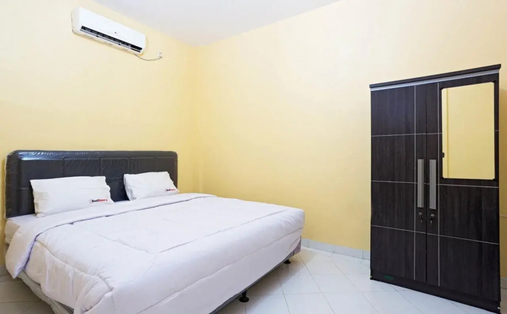 RedDoorz near Halim Perdanakusuma 3