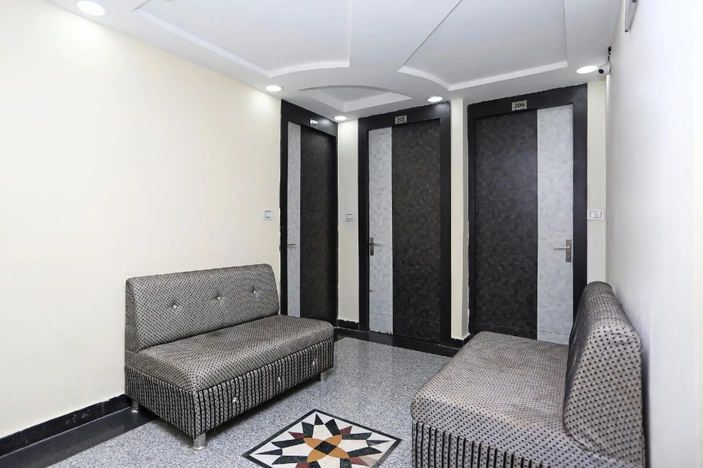 Collection O 10589 Laxmi Guest House