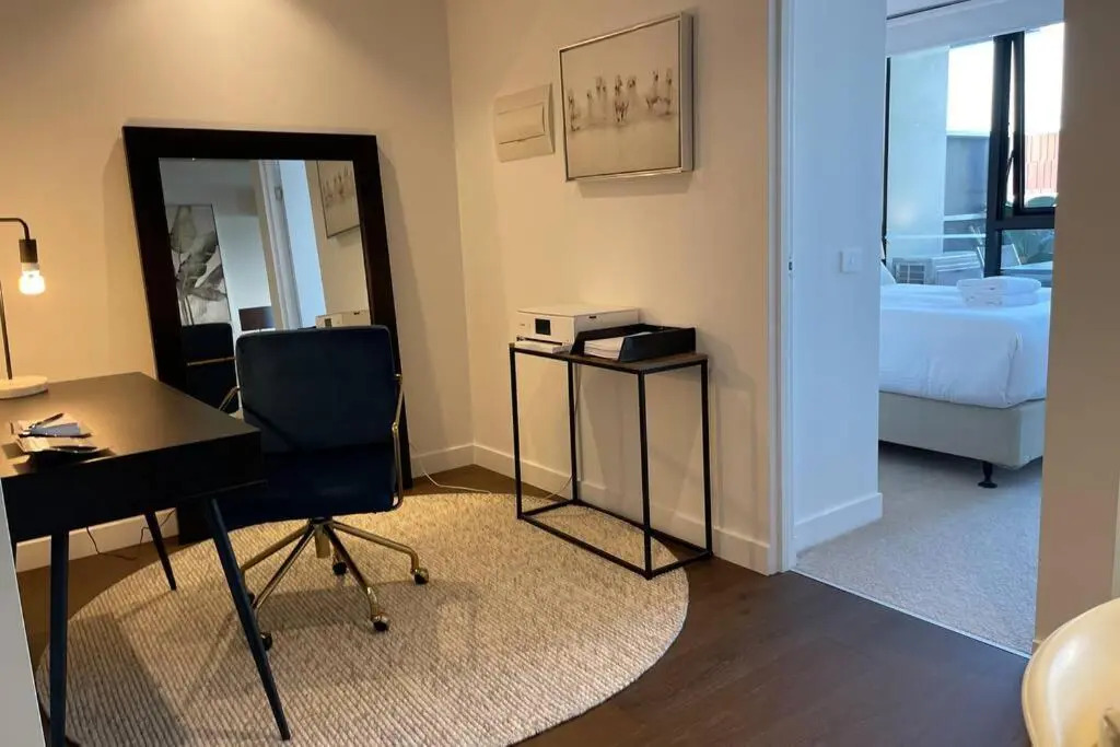 Luxury 1BR + Study near MCG, Tennis Centre & City