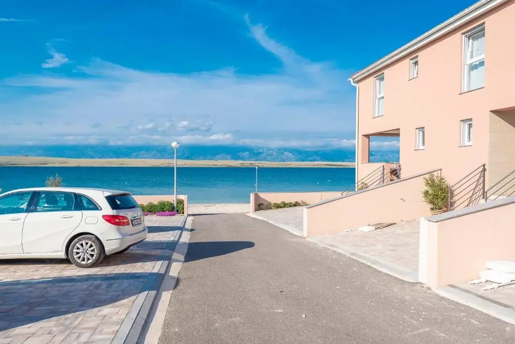 LUXURY APARTMENTS - LA VIR 3 & 4