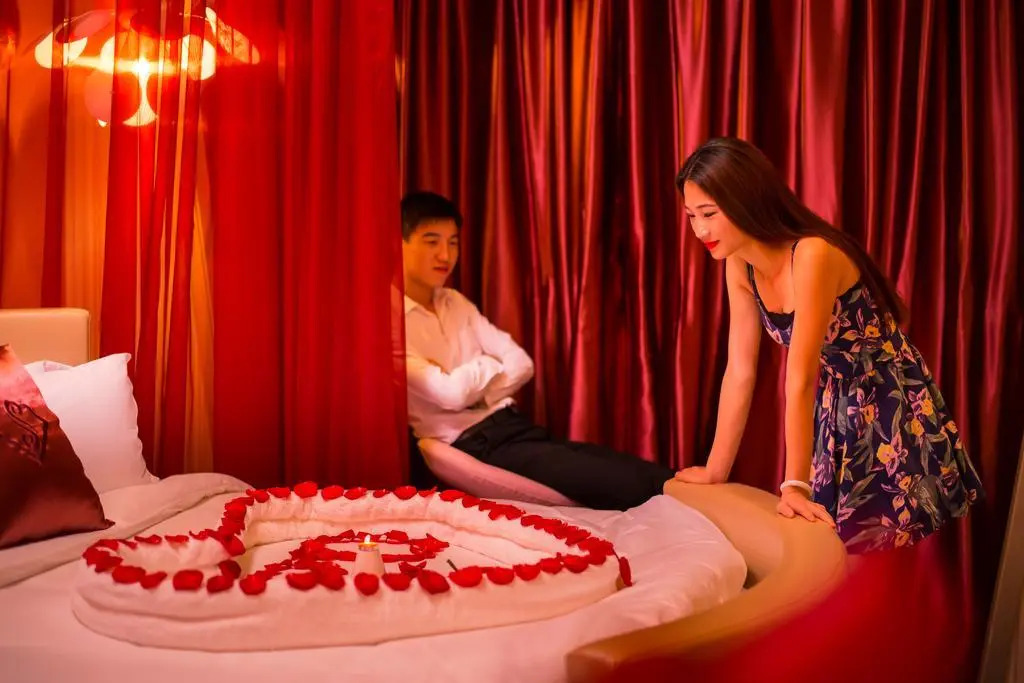 Pinnacle Art Hotel