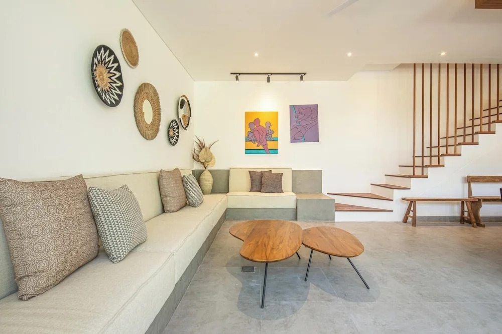 Refined 5BR Contemporary Villa, 400m to the Beach