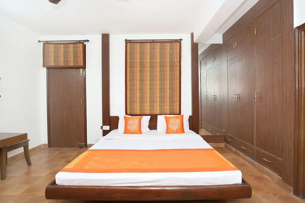 OYO 10976 Home Cheerful 2BHK Scenic Barog