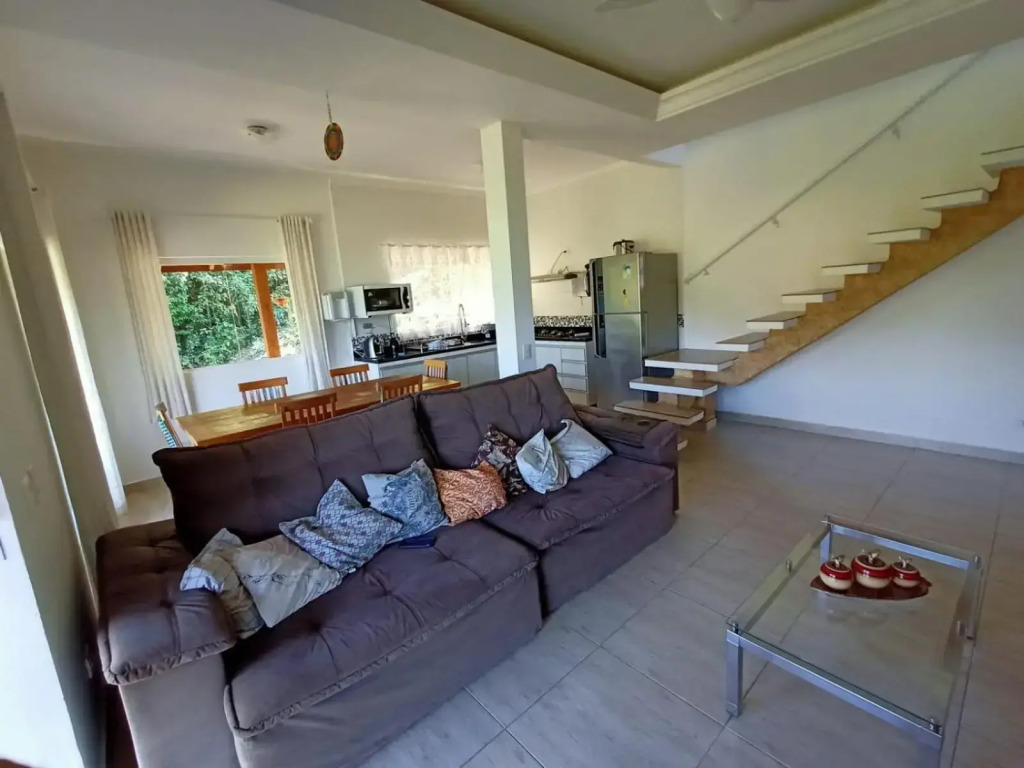 Casa espaçosa, aconchegante, com vista para o mar