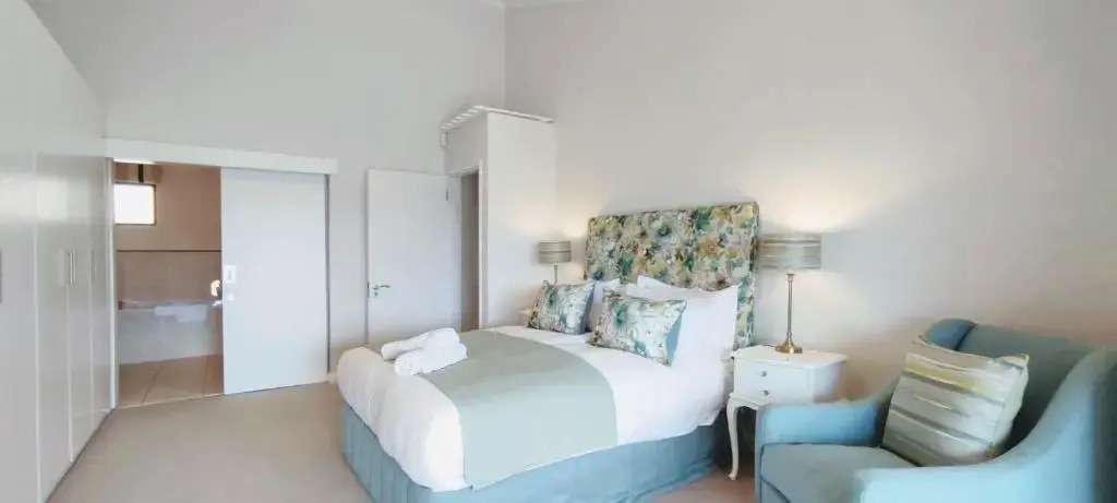 Sanctuary Beach Hideaway - 8 sleeper - 50m onto Robberg 5