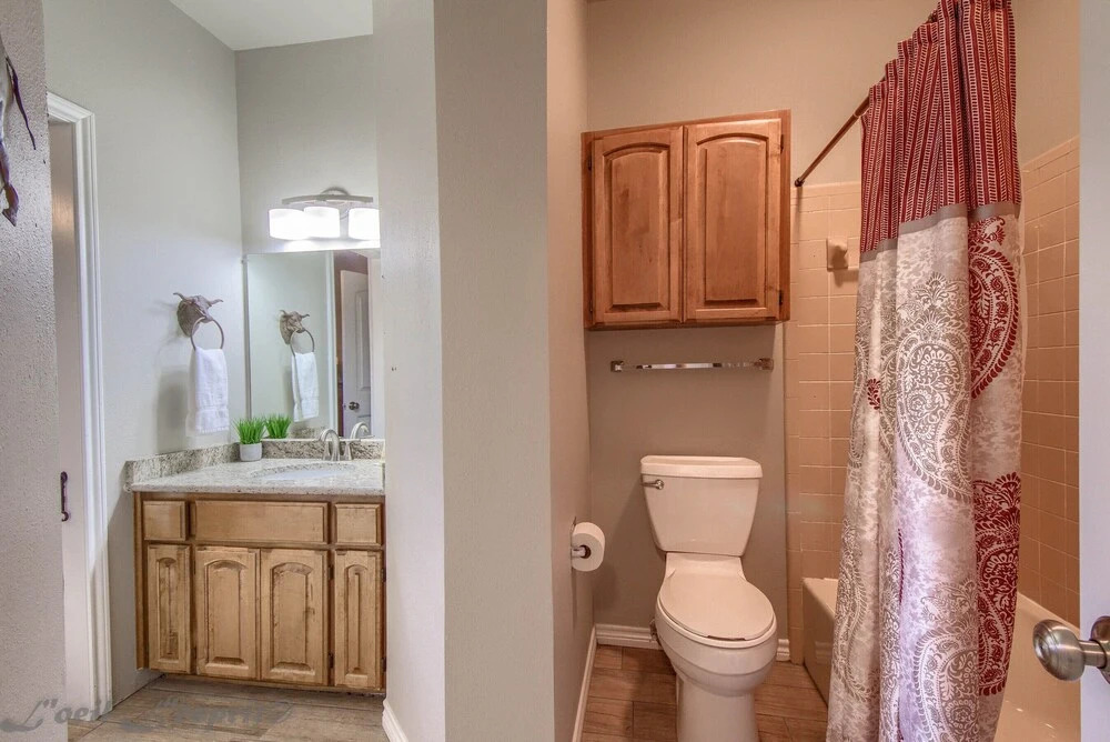 Tube-alicious! SS 2B 1 Bedroom 1 Bathroom Condo