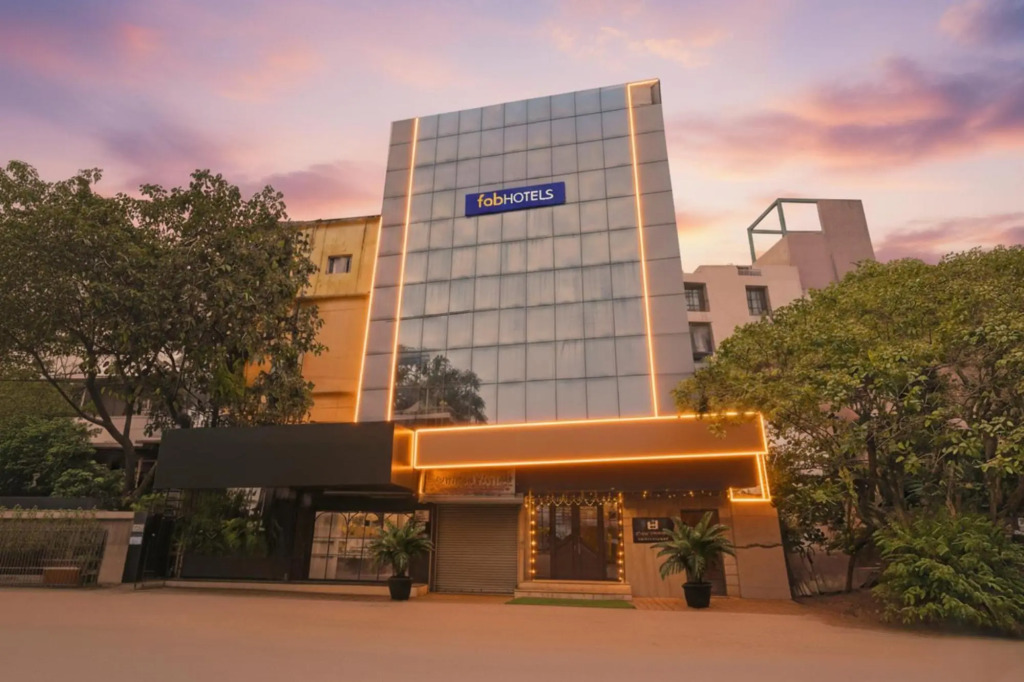 FabHotel Gulshan International - Nr Peter Cat Park Street