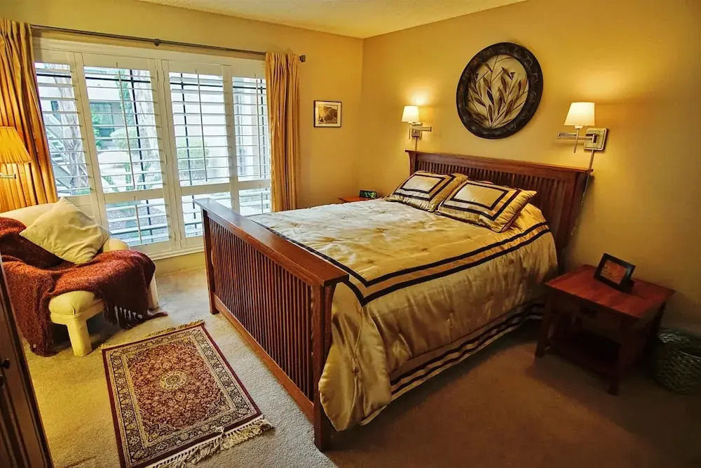 Walk to Fashion Park! Phoenix Abode w/ Pool Access