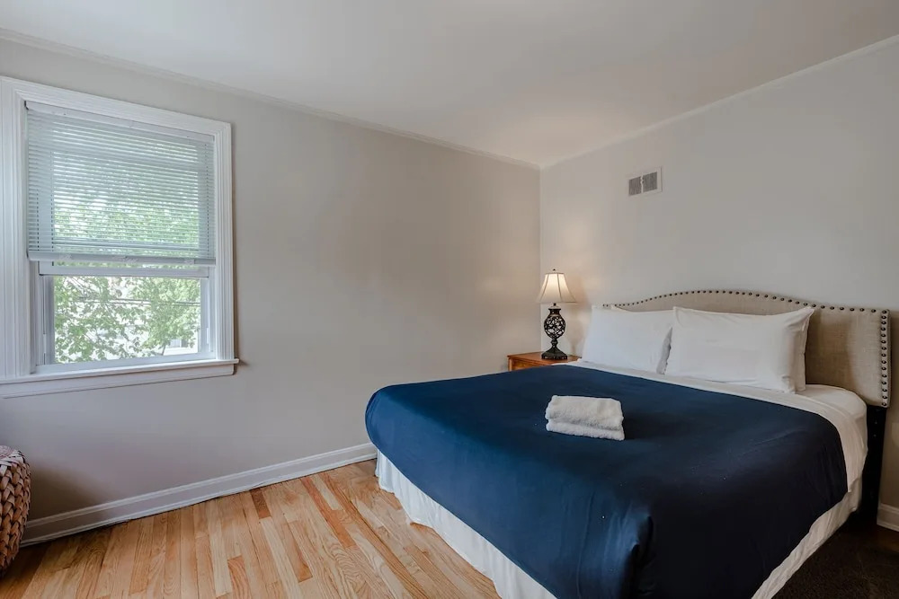 Bright and Charming 2 Bed Apartment in Evanston by AllSet Turnover