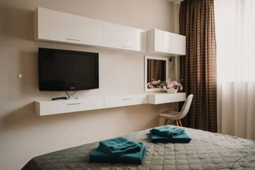 Modern & Central 1BR Apartment with Free street parking