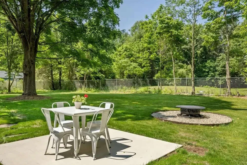The Pines-pets,across From Ivy Center EC, Town!
